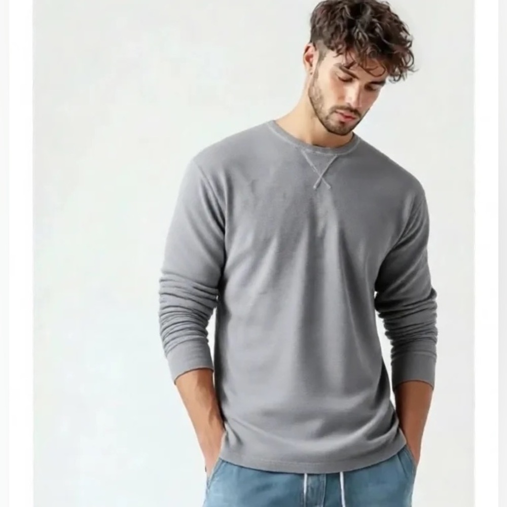 Eddie Bauer Men's Light Gray Crewneck Sweater